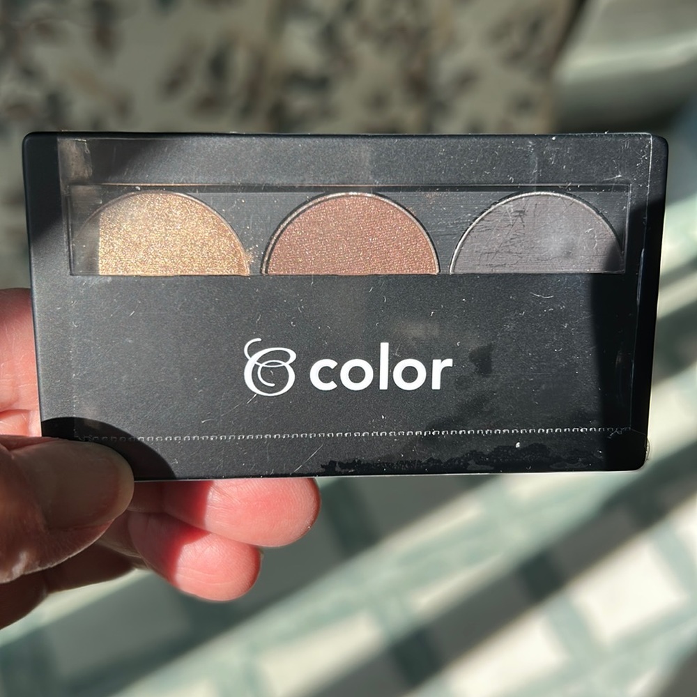 BeautiControl mineral shadow trio. Sultry. New sealed.